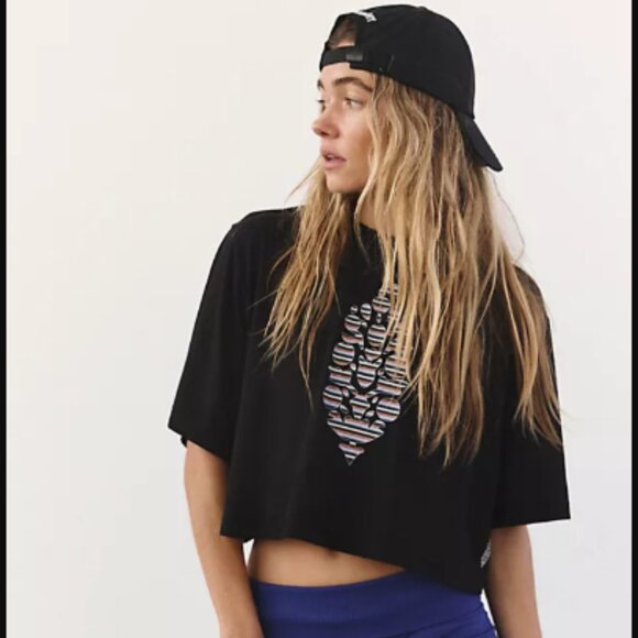 Free People Tempo Cropped Logo Boyfriend Tee Size Medium NWT - Picture 1 of 6